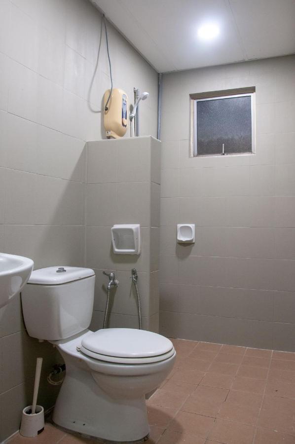 Five H Family Service Apartment Seri Kembangan Ngoại thất bức ảnh