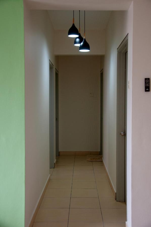 Five H Family Service Apartment Seri Kembangan Ngoại thất bức ảnh