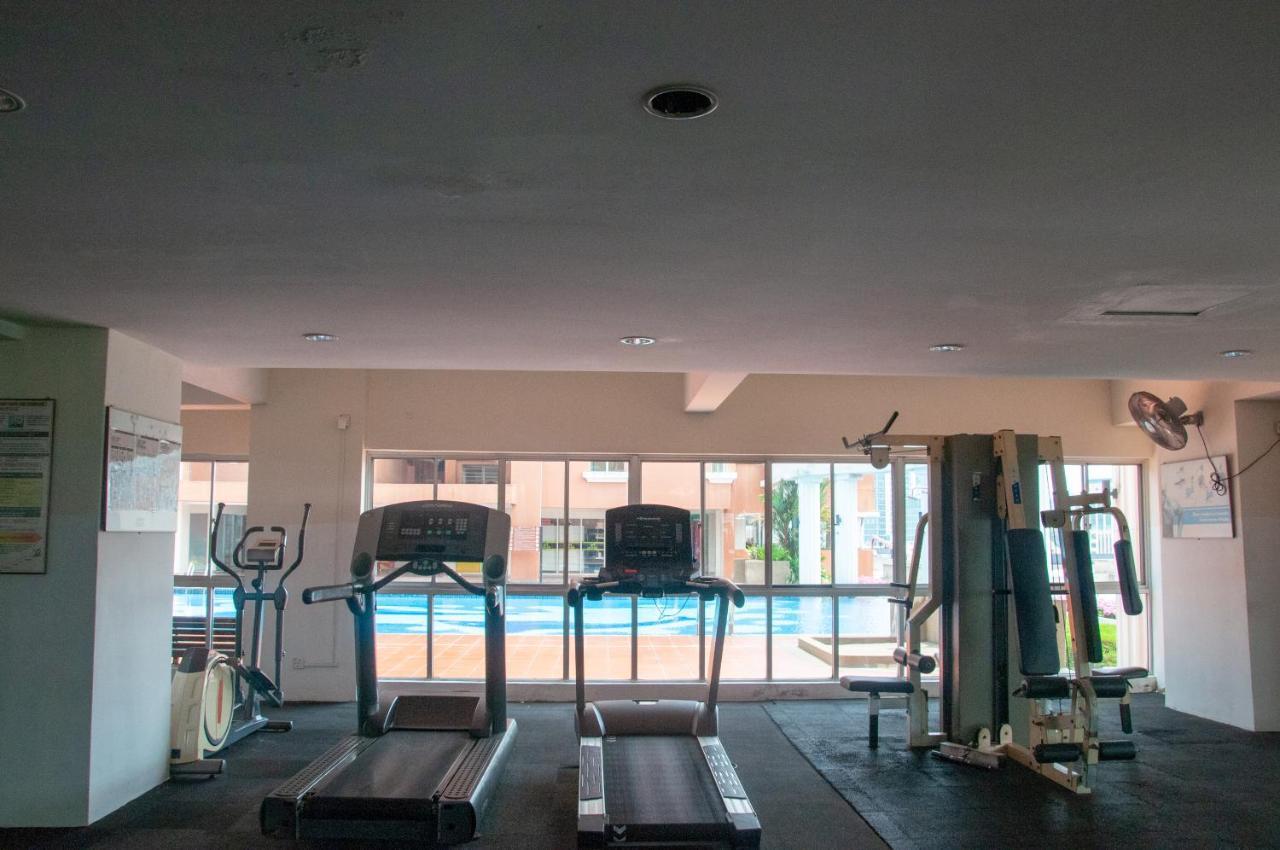 Five H Family Service Apartment Seri Kembangan Ngoại thất bức ảnh