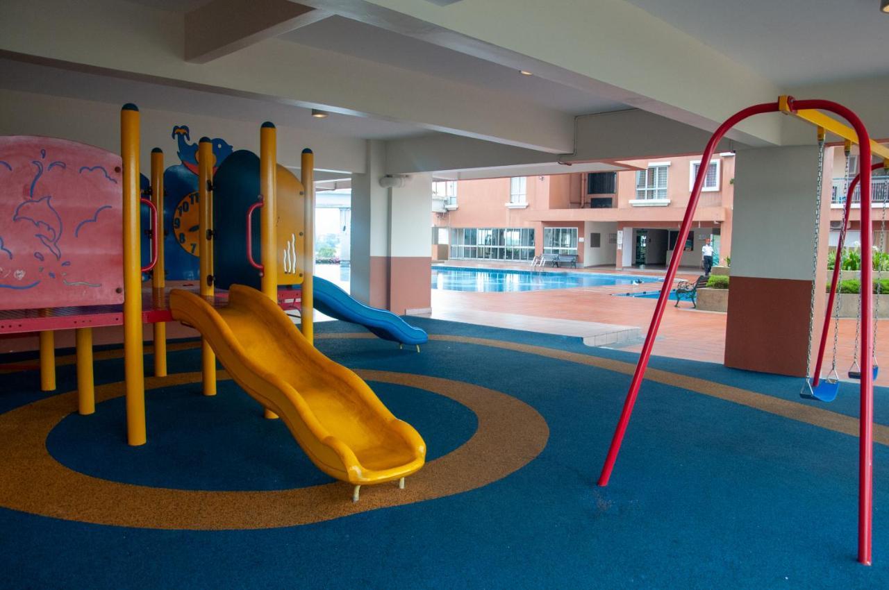 Five H Family Service Apartment Seri Kembangan Ngoại thất bức ảnh