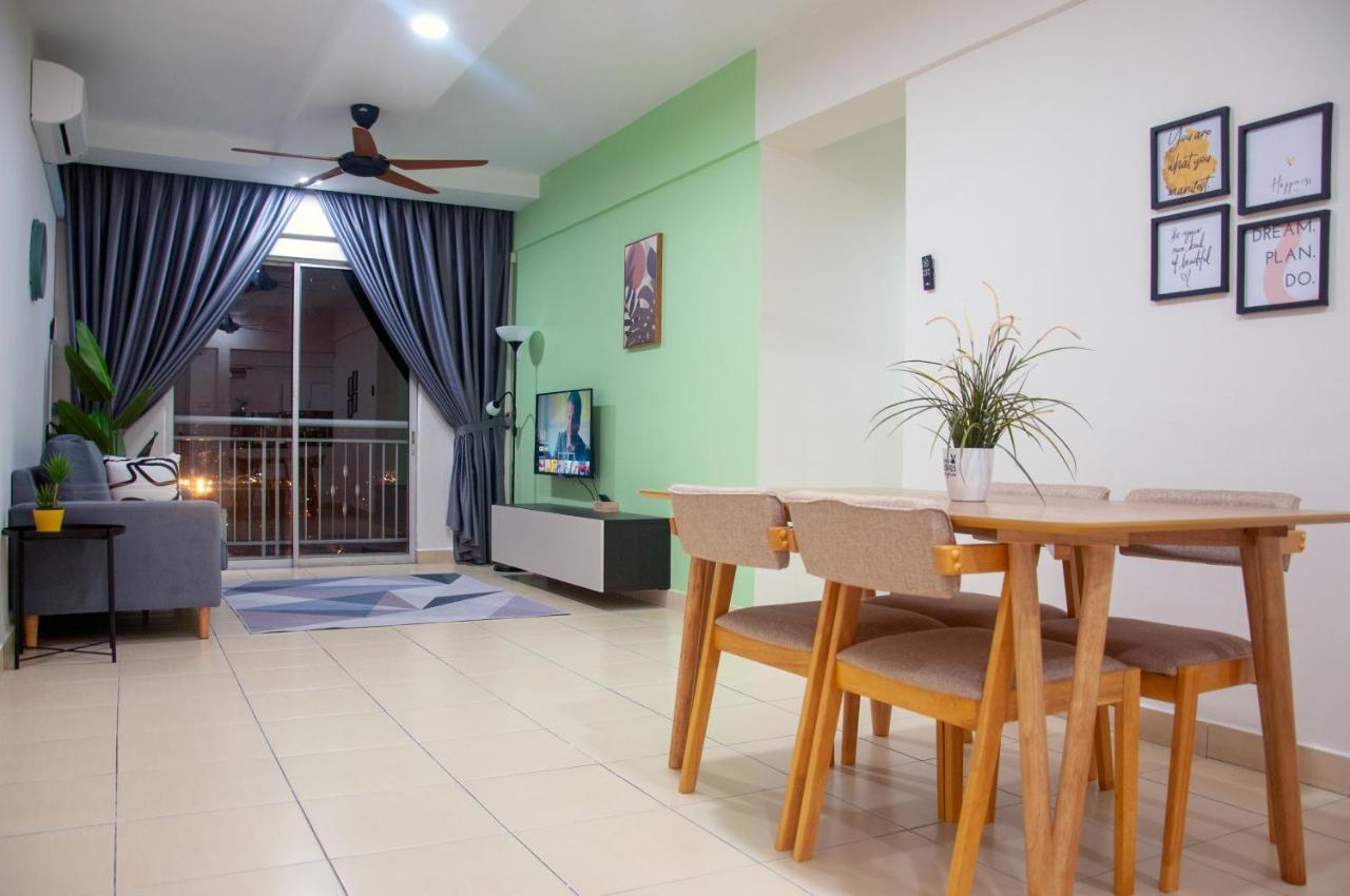 Five H Family Service Apartment Seri Kembangan Ngoại thất bức ảnh