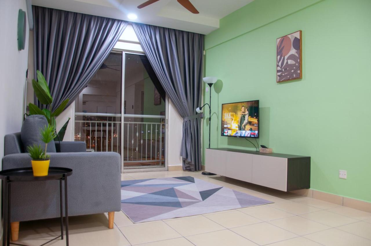 Five H Family Service Apartment Seri Kembangan Ngoại thất bức ảnh